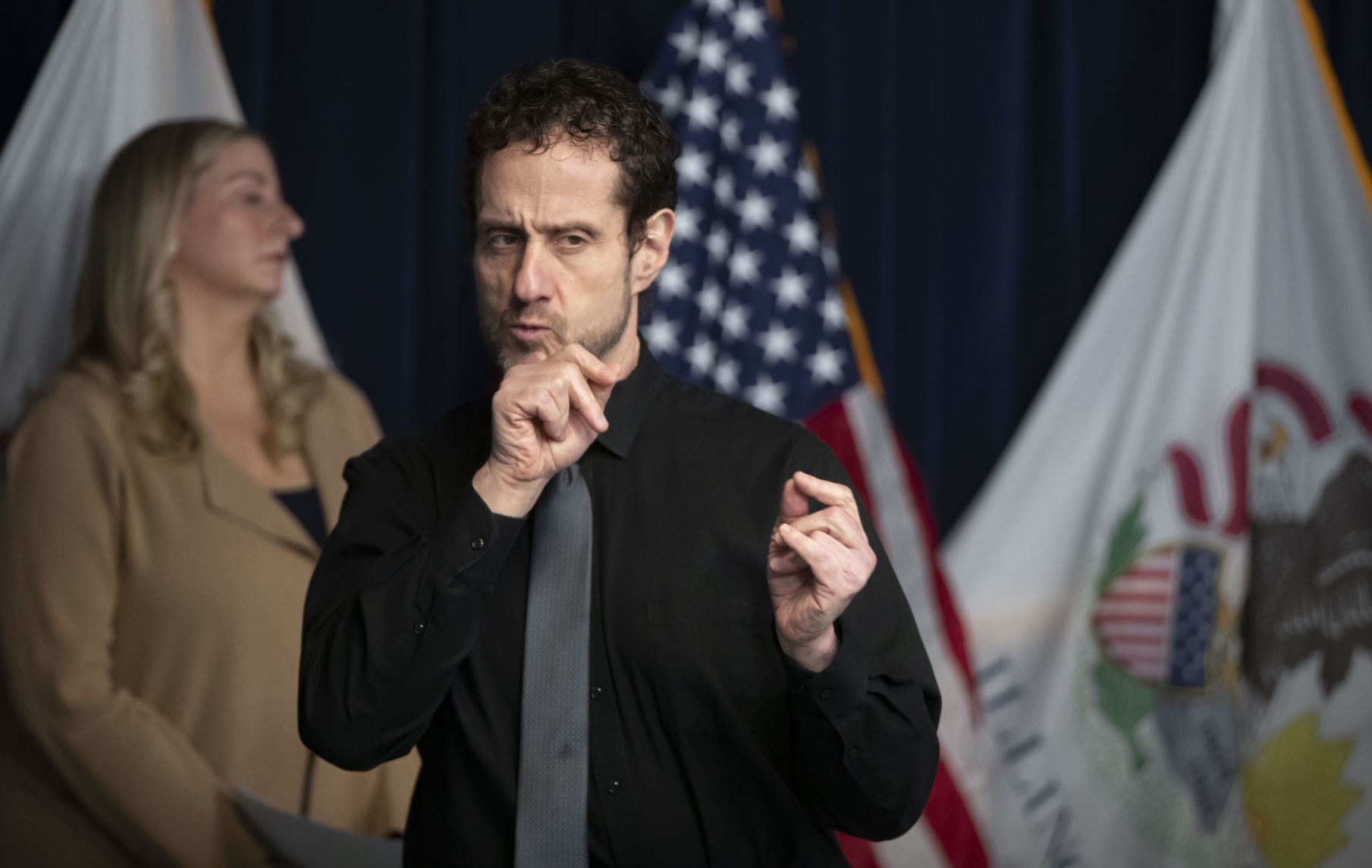 ct-heidi-stevens-coronavirus-sign-language-guy-press-conferences